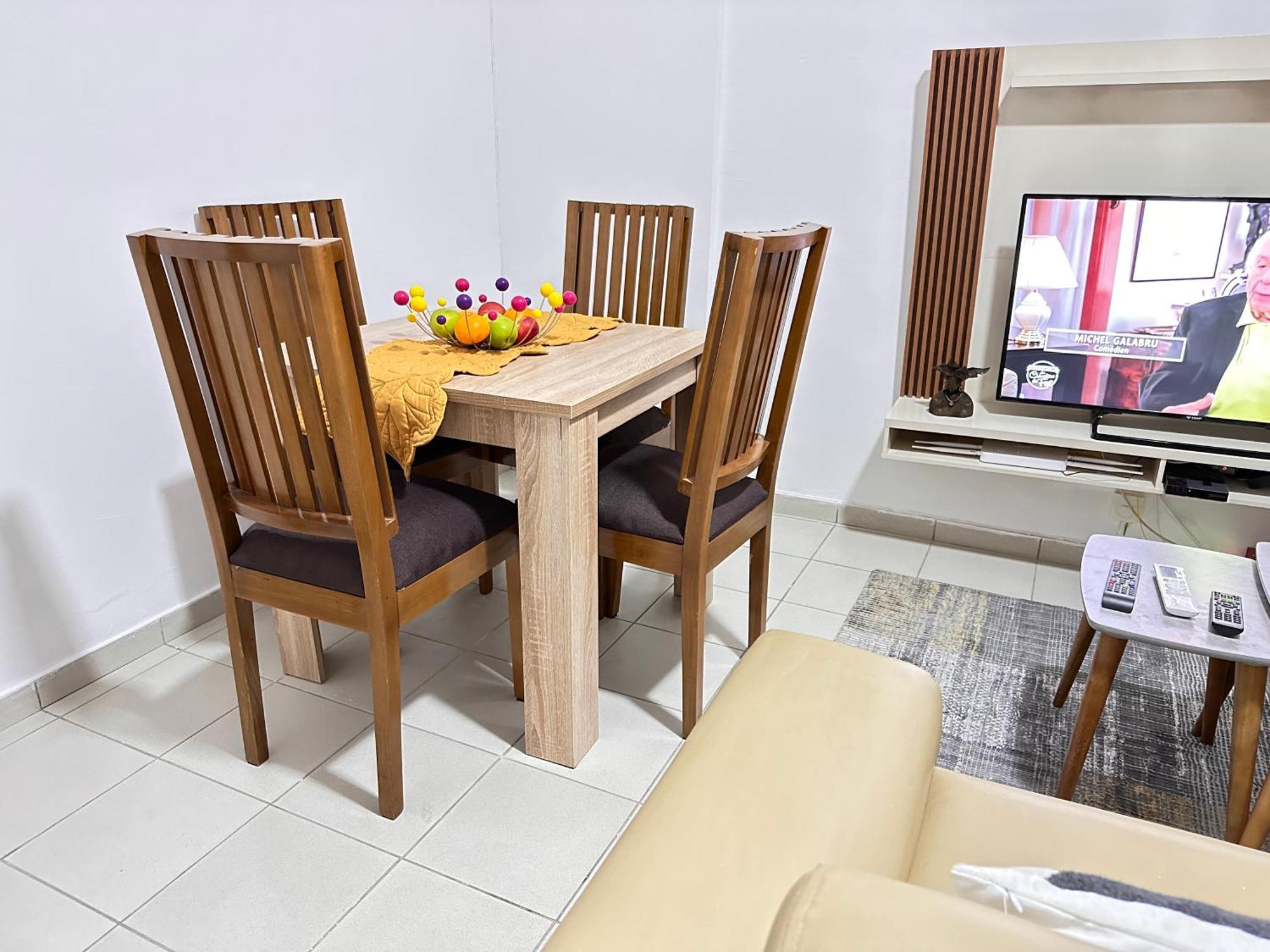 Living 1Bed -Spacious Fully Equipped - Lively Area Lägenhet Abidjan Exteriör bild