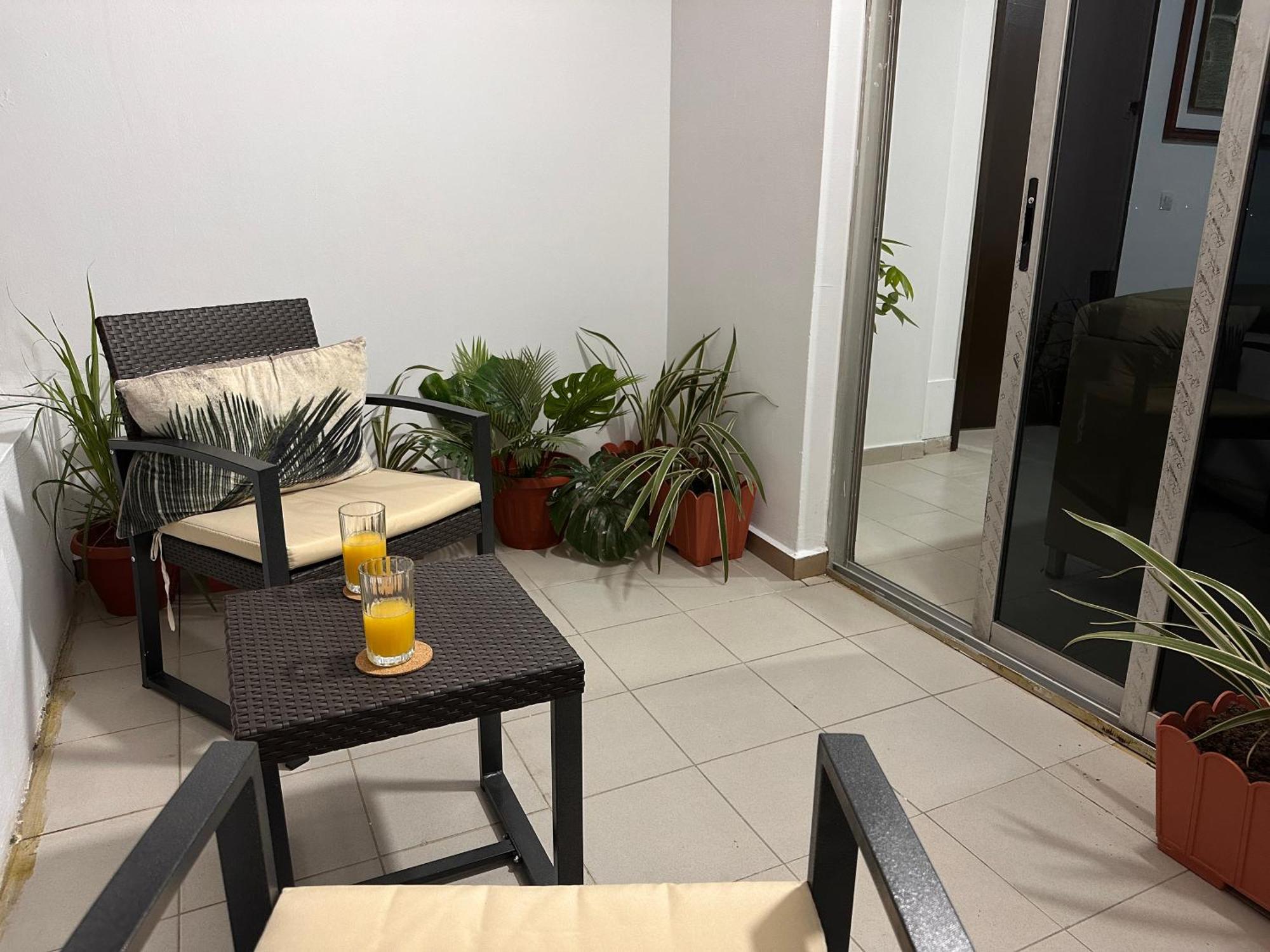 Living 1Bed -Spacious Fully Equipped - Lively Area Lägenhet Abidjan Exteriör bild