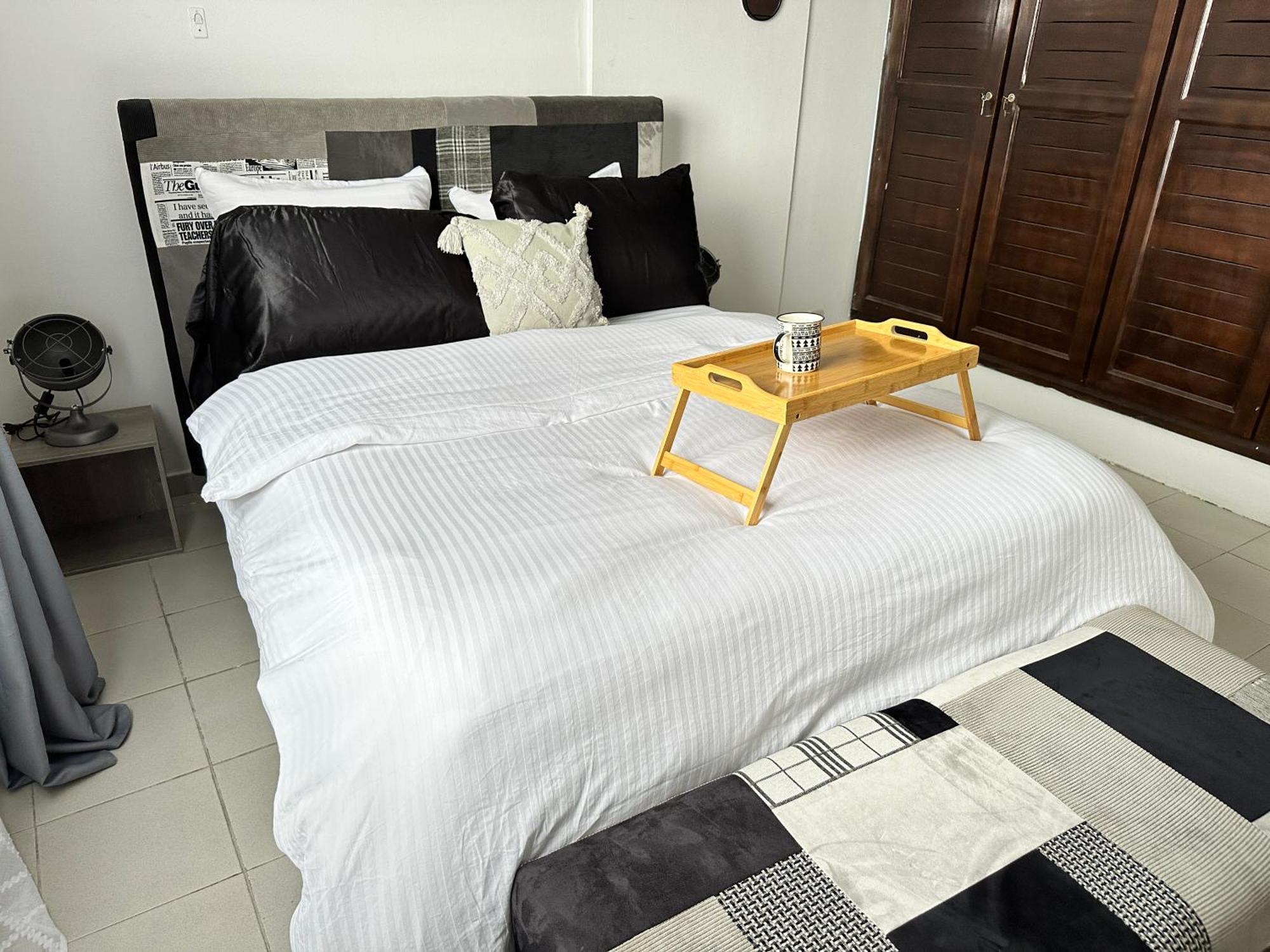 Living 1Bed -Spacious Fully Equipped - Lively Area Lägenhet Abidjan Exteriör bild