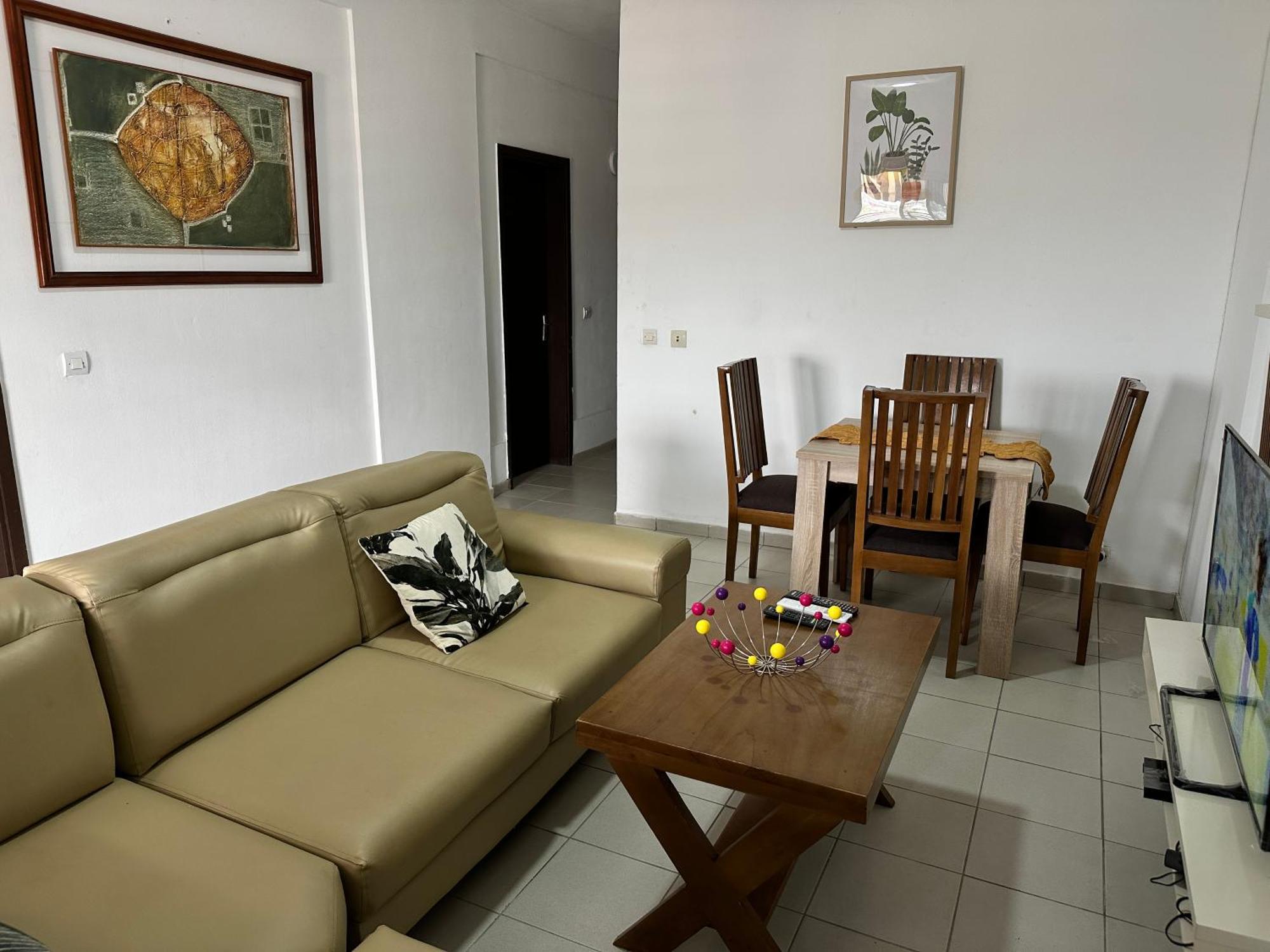 Living 1Bed -Spacious Fully Equipped - Lively Area Lägenhet Abidjan Exteriör bild